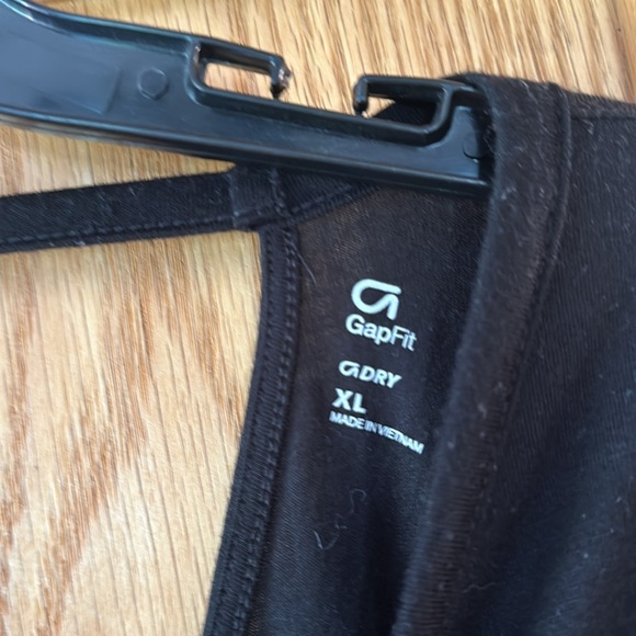 Gap Fit Open Back top - Picture 3 of 3